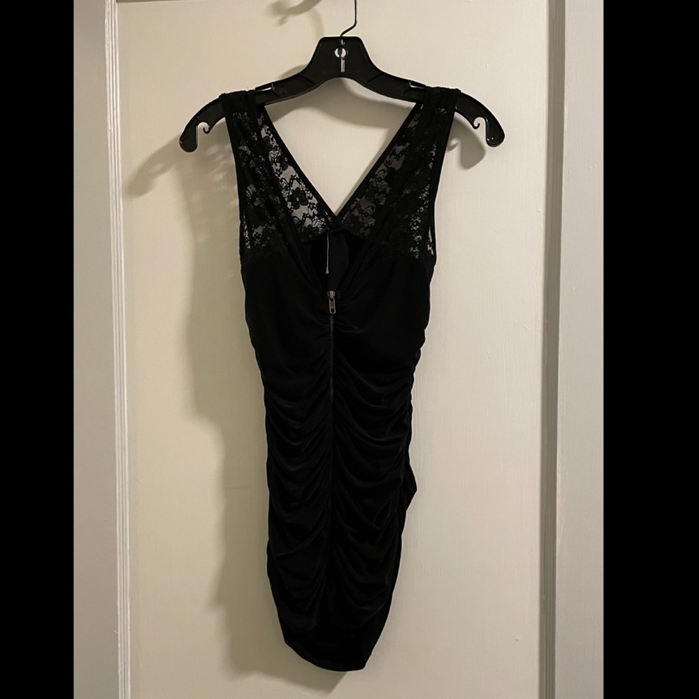 KIWI Zip-Up Ruched Top - Picture 3 of 3